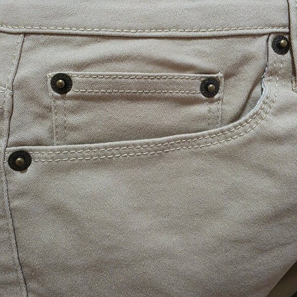 DKNY Jeans Denim Bermuda Mid Rise Cuffed Short Stretch Women's Size 8 Chino - Picture 8 of 11